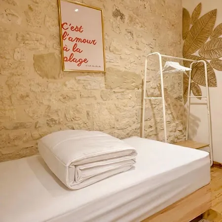 Maison De Charme Avec Terrasse Et Climatisation - Uzes
