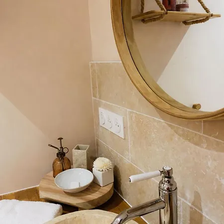 Maison De Charme Avec Terrasse Et Climatisation - Uzes *