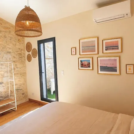 Maison De Charme Avec Terrasse Et Climatisation - Uzes *