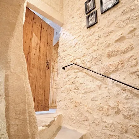 Maison De Charme Avec Terrasse Et Climatisation - Uzes Apartmán