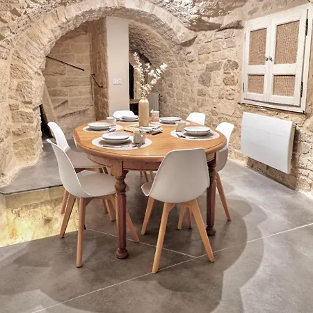 Maison De Charme Avec Terrasse Et Climatisation - Uzes