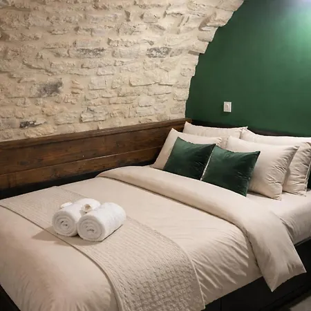 Maison De Charme Avec Terrasse Et Climatisation - Uzes Lägenhet *