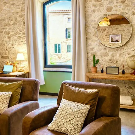 Maison De Charme Avec Terrasse Et Climatisation - Uzes Appartamento *